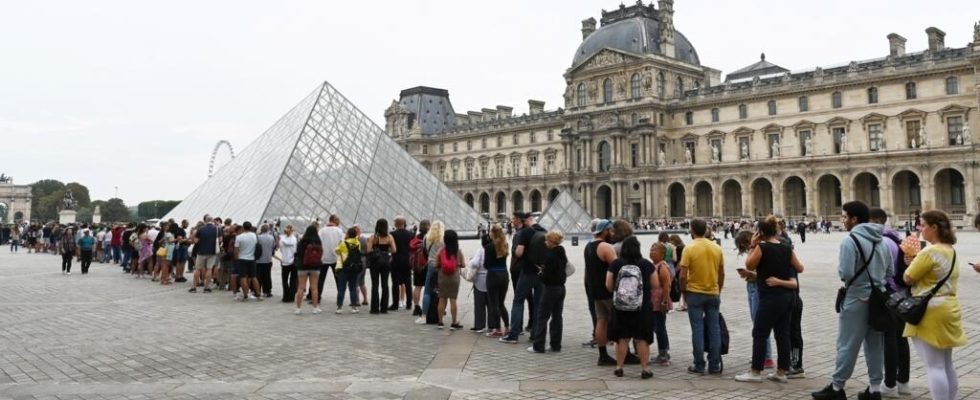 more expensive will entry to the Louvre museum deter visitors