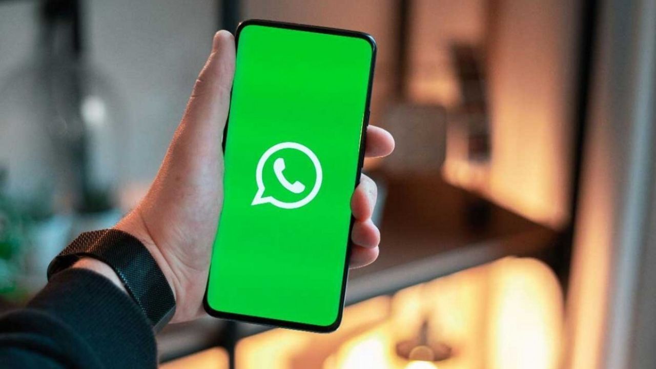 WhatsApp Redesigns the Status Tab