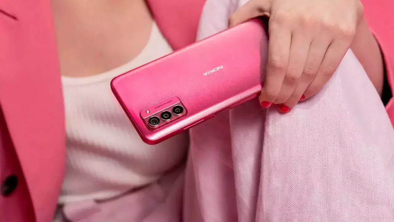 1708956797 557 HMD Releases Barbie Brand Cover Phone