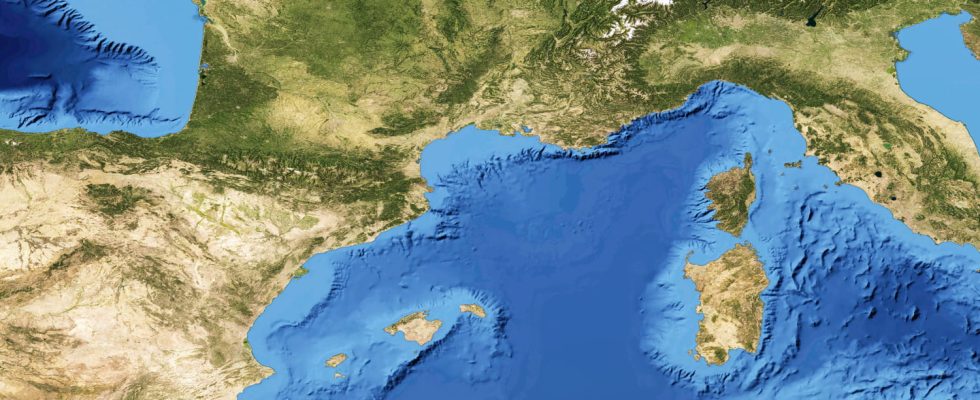 A tsunami announced with 100 chance in the Mediterranean large