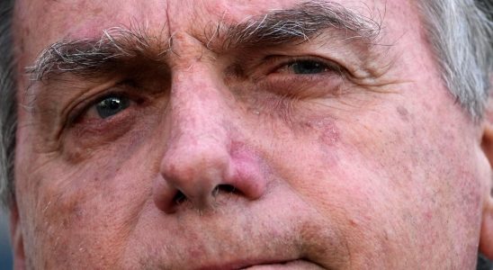 Bolsonaro remains silent during initial interrogations