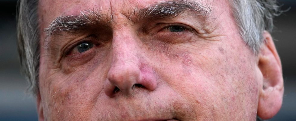 Bolsonaro remains silent during initial interrogations