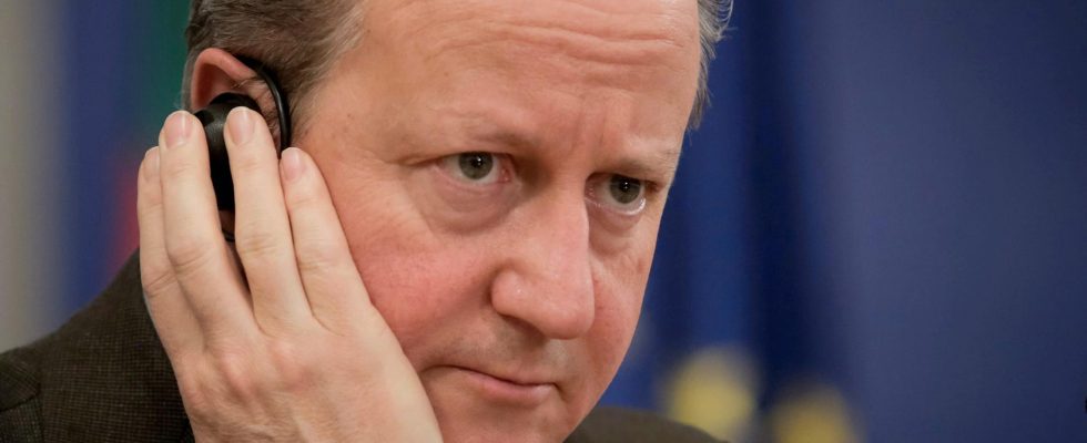 Cameron urges China to pressure Iran