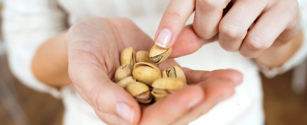 Can you eat pistachios every day How much so as