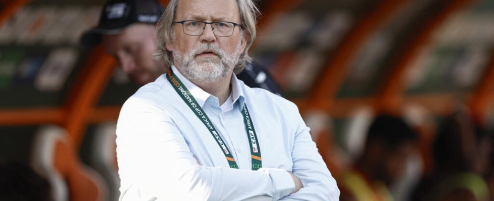 Former Gambia coach Tom Saintfiet signs for the Philippines