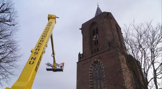 Golden rooster from Bunschoten church tower back in place