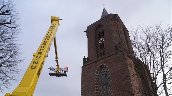Golden rooster from Bunschoten church tower back in place