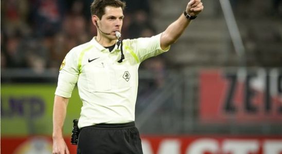 Jochem Kamphuis referee at FC Utrecht Heracles
