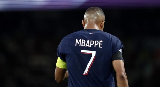 Kylian Mbappe announced to Parisian leaders his intention to leave