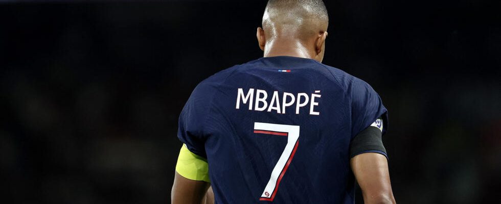 Kylian Mbappe announced to Parisian leaders his intention to leave