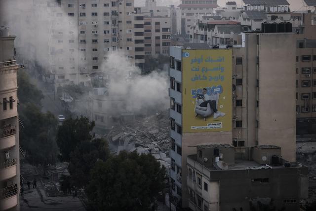 AA-20231008-32340412-32340410-ISRAEL_WAR_PLANES_BOMBED_A_NUMBER_OF_POINTS_IN_GAZA_RANGE