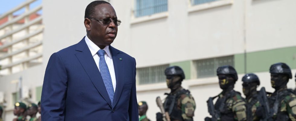 Macky Sall announces that he will leave power on April