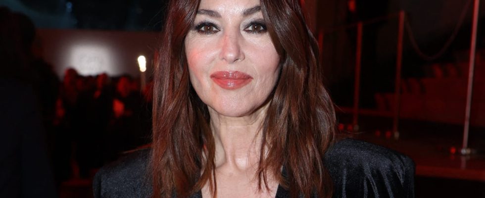 Monica Bellucci tries a retro hairstyle that revives her Italian
