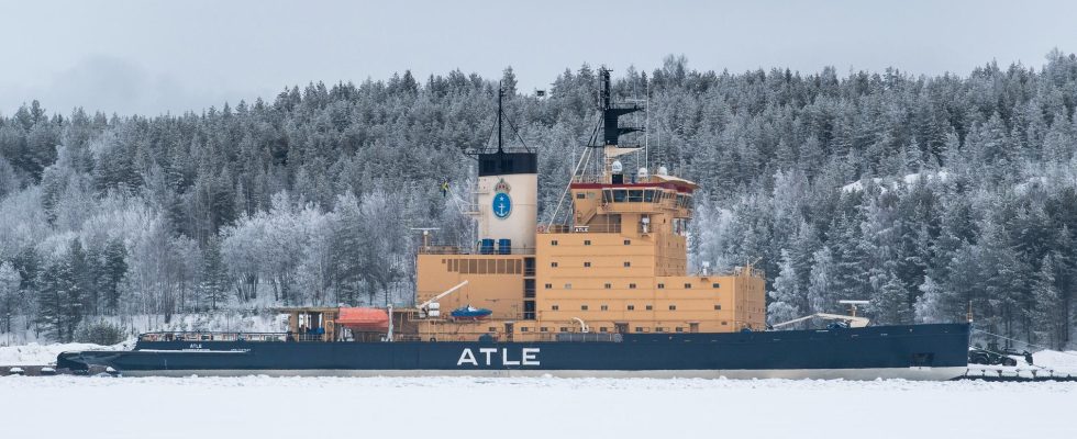 Much for the icebreakers – extra help called in