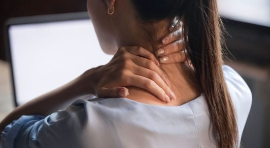 Neck pain 2 simple gestures from a physiotherapist to quickly