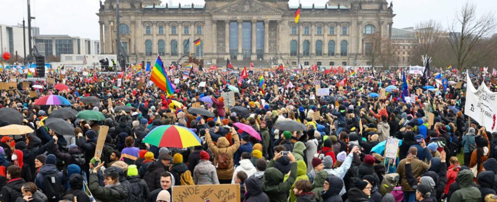 New massive mobilization against the AfD and the far right