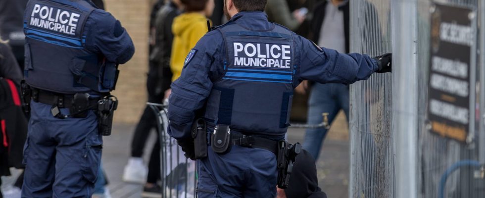 Police officer attacked in La Rochelle the attacker indicted his