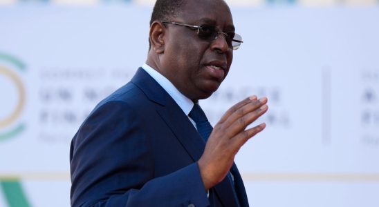 Senegals president postpones elections
