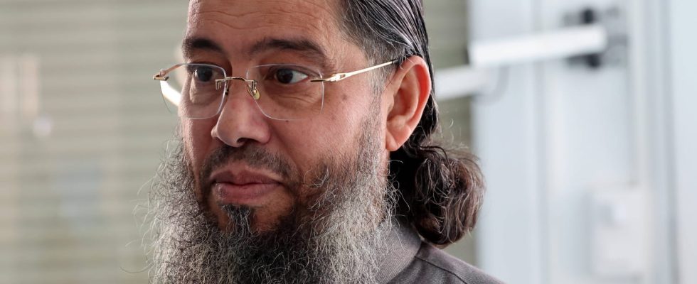 The expelled imam Mahjoub Mahjoubi says he wants to return