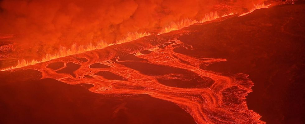 Volcanic eruption in Iceland stunning images on the Reykjanes Peninsula