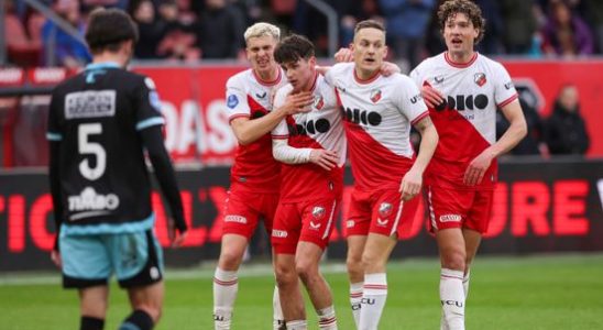 Watch how Taylor Booth scores FC Utrecht with a hat