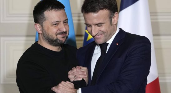 What does the security agreement signed between France and Ukraine