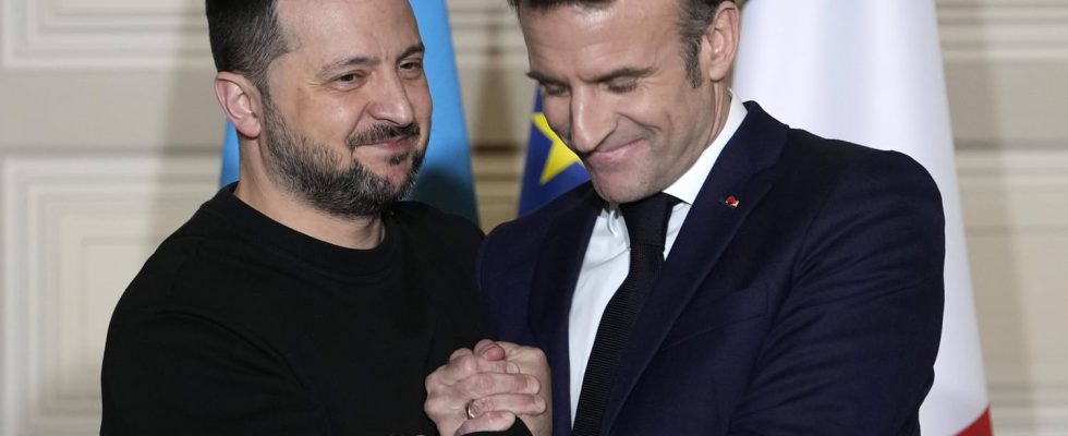 What does the security agreement signed between France and Ukraine