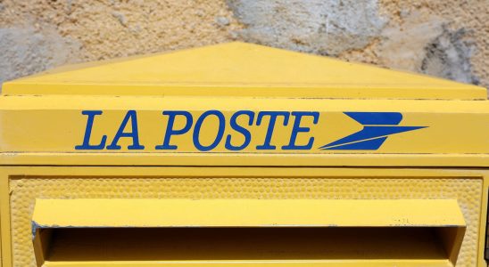 While La Poste seeks to resell its shares in its