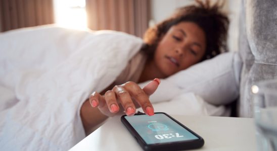 Why you should never press Snooze to turn off your