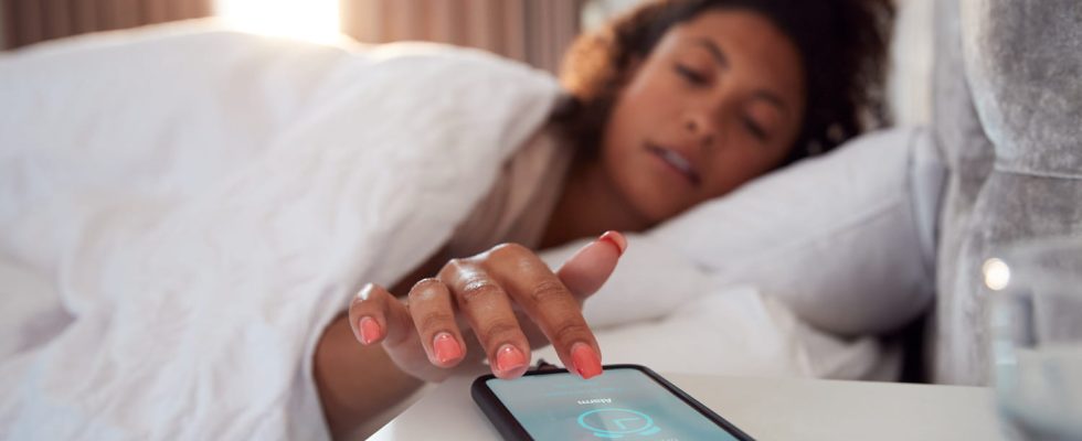 Why you should never press Snooze to turn off your