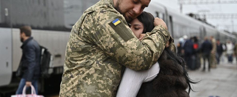how kyiv wants to mobilize more soldiers on the front