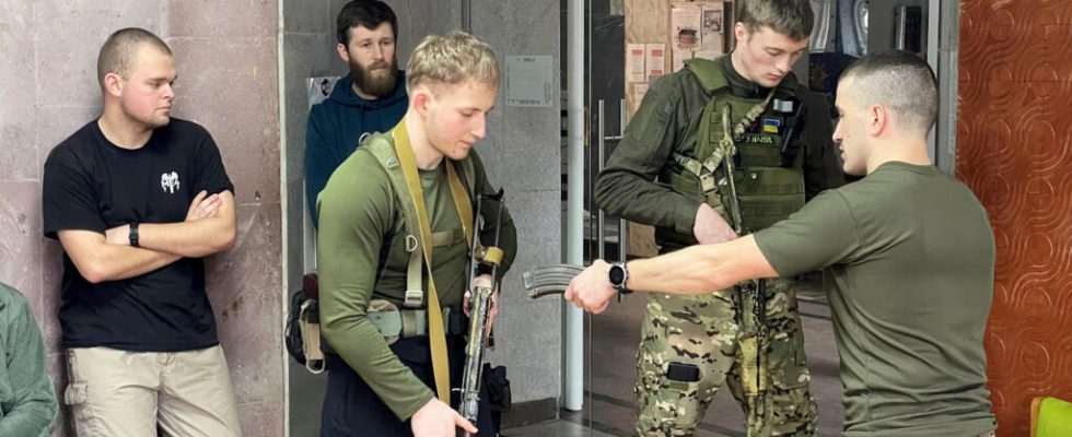 in Lviv civilians are trained in the use of weapons
