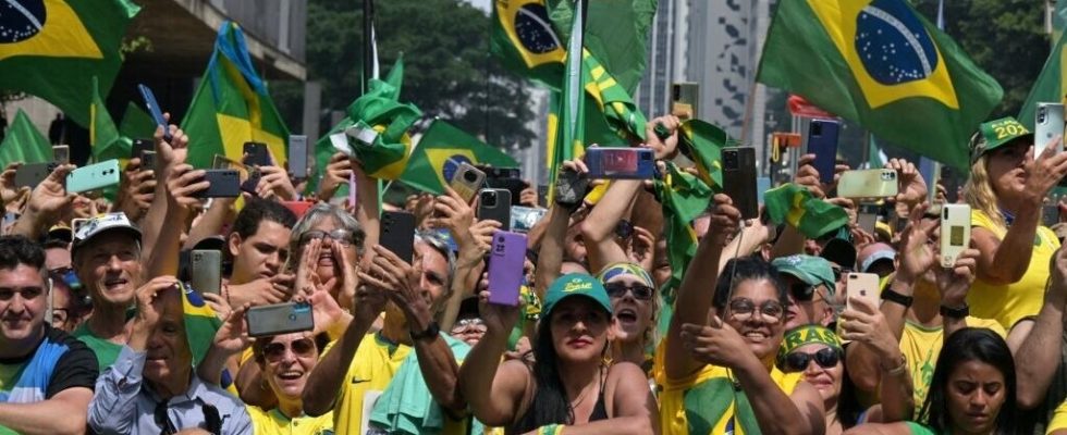 in front of thousands of supporters Bolsonaro denounces his ineligibility