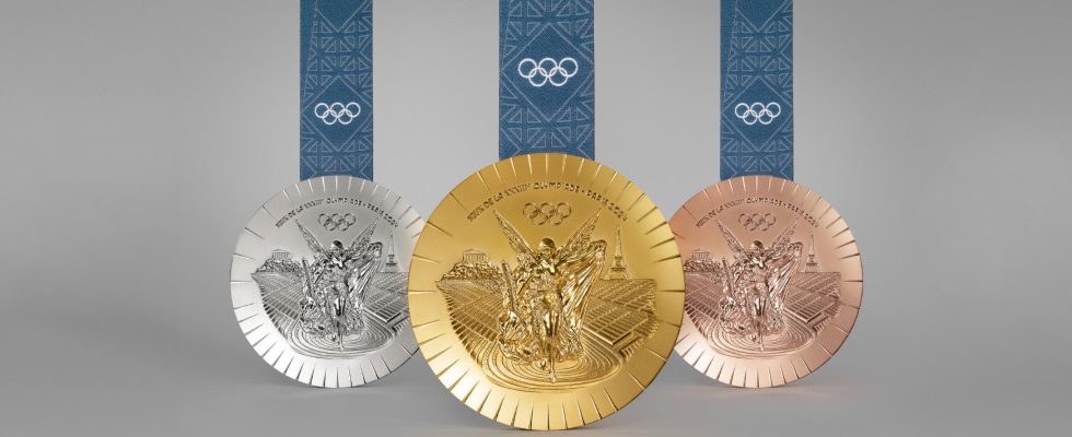 medals made of gold silver bronze and the Eiffel Tower
