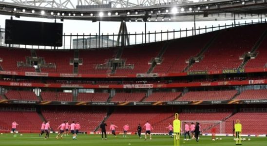 new attendance record at the Emirates in the English womens
