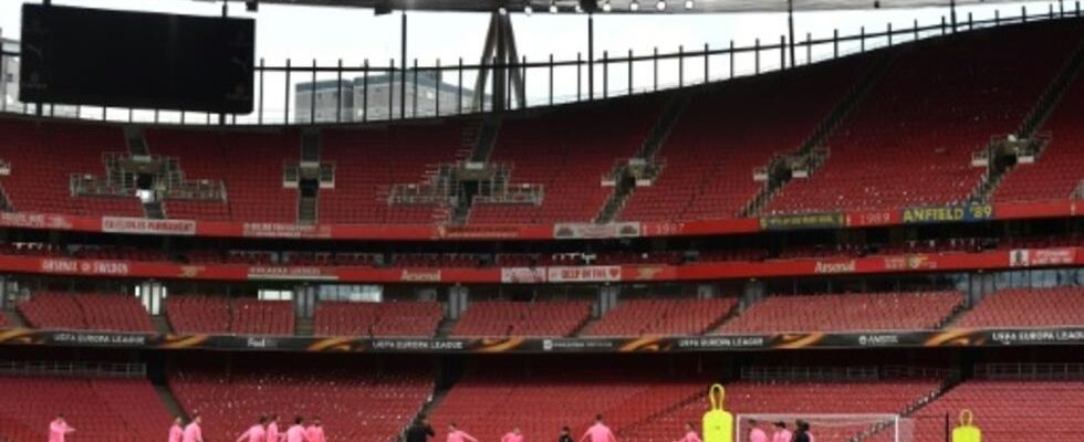 new attendance record at the Emirates in the English womens