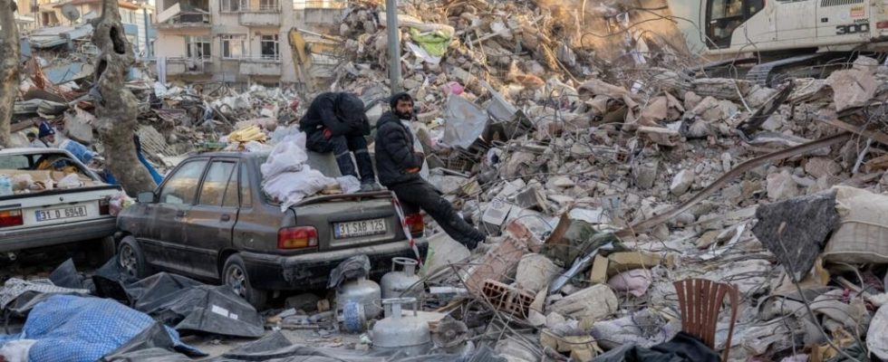 the criticized mayor of Hatay a city devastated by earthquakes