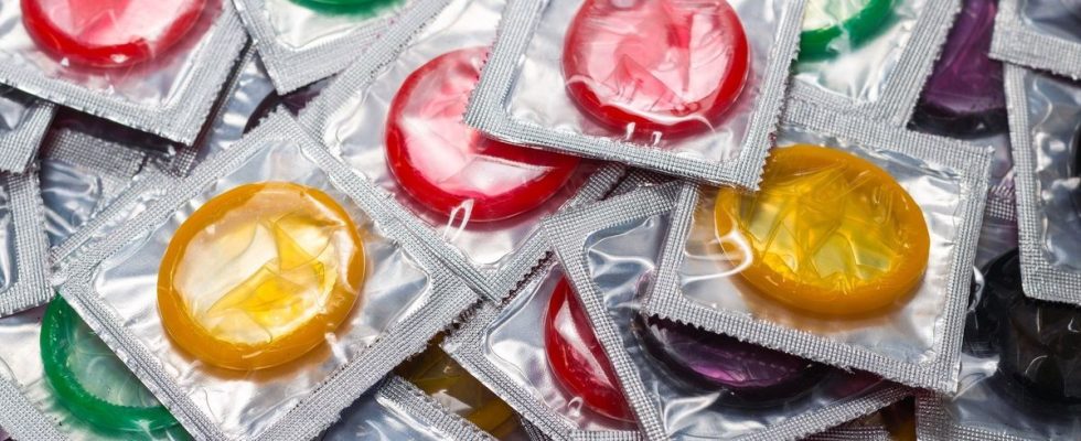 167 million condoms distributed free of charge in pharmacies