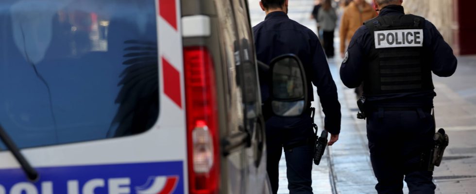 A high school student stabbed in Chartres in front of