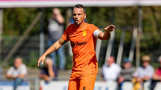 Amateur football transfers Sneijder leaves DHSC behind Van Son leaves