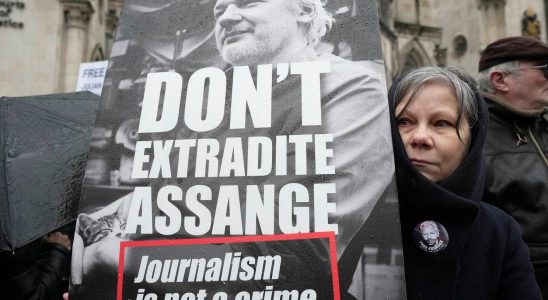 Assanges decisive message Pending extradition