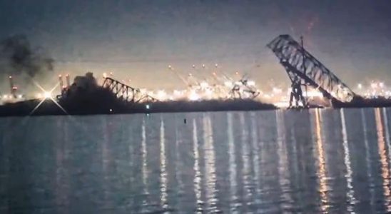 Disaster in the USA Singapore flagged ship crashed into the bridge