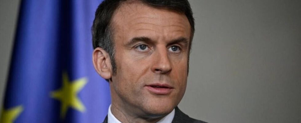 Emmanuel Macron consults his ministers and his majority