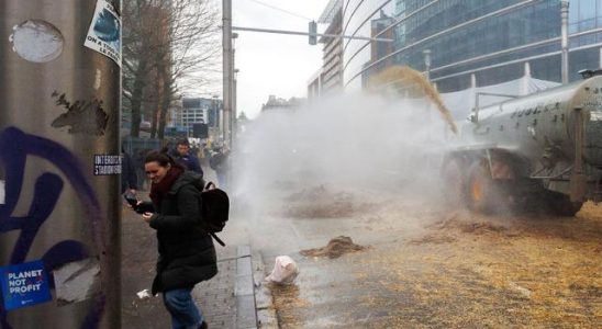 Farmers turned Brussels into a war zone They sprayed fertilizer