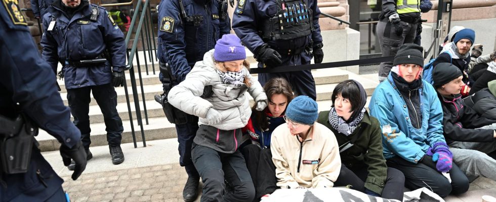 Greta Thunberg taken away by police