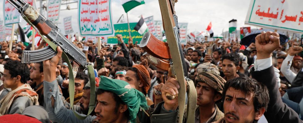 Hamas and the Houthi movement in a meeting