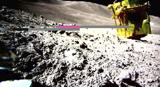 Japans lunar probe is alive