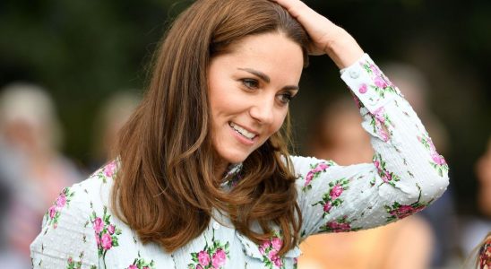 Kate Middleton announces that she has cancer and is undergoing