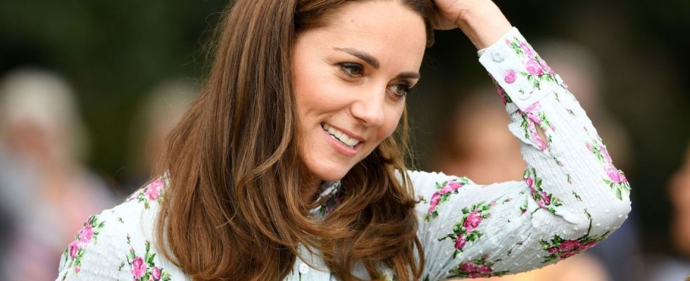 Kate Middleton announces that she has cancer and is undergoing