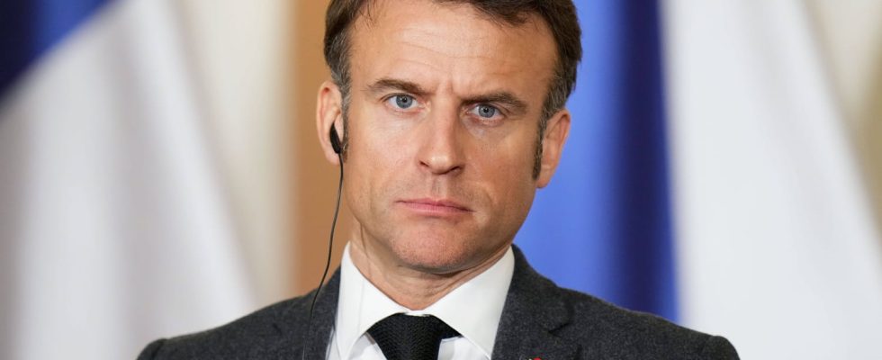Macron defends no limits and targets the opposition